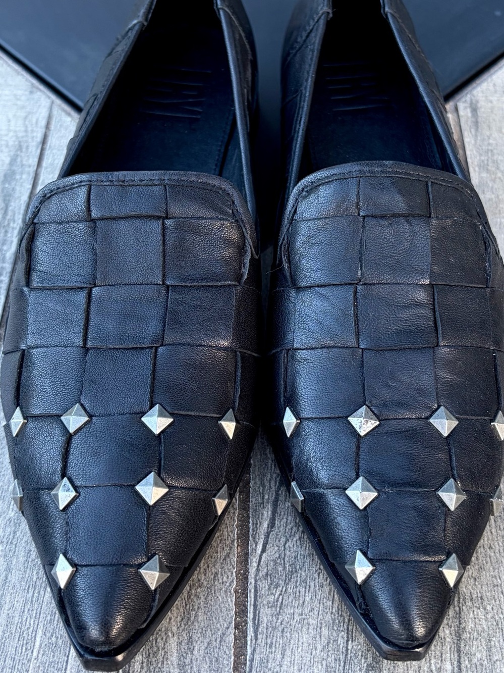 Frye Kenzie Studded Loafers Sz 7M Woven Black Leather Pyramid Studs Flats Shoes - Picture 14 of 14